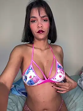 Snapshot of Kitty_Wild_19 chatting on 04-05-26, 08:33 Kitty Wild 19 online show from 04-05-26, 08:33