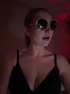 Snapshot of hottogetherNL chatting on 02-19-26, 08:49 hottogetherNL online show from 02-19-26, 08:49