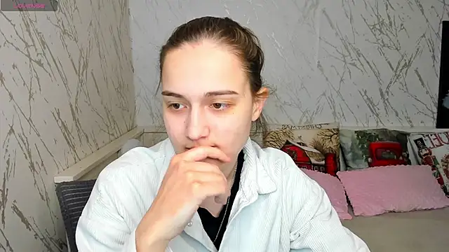 Snapshot of Alisa__Hall chatting on 02-01-26, 06:45 Alisa Hall online show from 02-01-26, 06:45