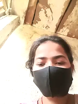 Sunali Bendre online show from 02-25-26, 01:59