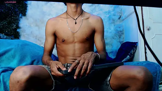 Snapshot of Walkers05 chatting on 03-01-26, 02:24 Walkers05 online show from 03-01-26, 02:24