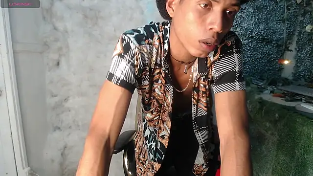 Snapshot of Walkers05 chatting on 03-22-26, 06:33 Walkers05 online show from 03-22-26, 06:33