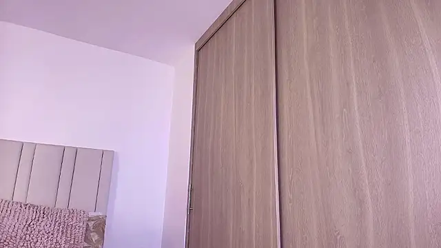 Snapshot of Anna-Lynn chatting on 03-08-26, 02:04 Anna-Lynn online show from 03-08-26, 02:04