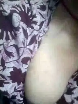 Julilodhi8695 online show from 04-16-26, 07:14