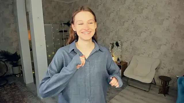 LianneBynon online show from 02-13-26, 07:37