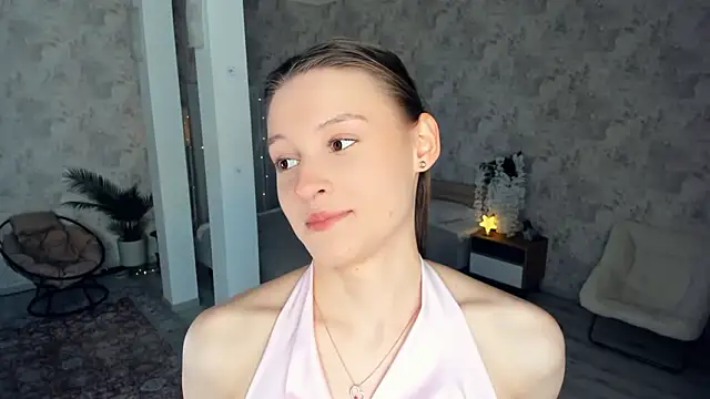 LianneBynon online show from 03-11-26, 08:42