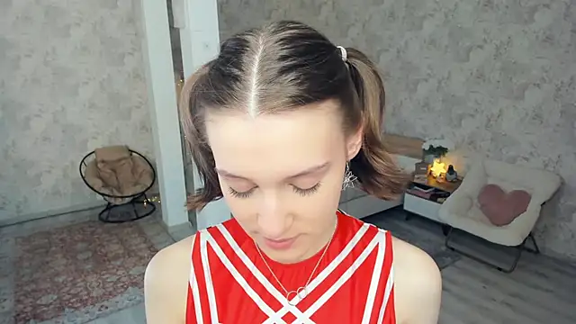LianneBynon online show from 05-04-26, 08:21