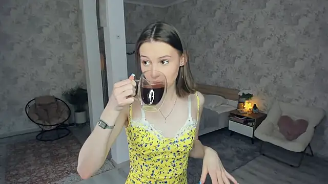 LianneBynon online show from 05-10-26, 08:30