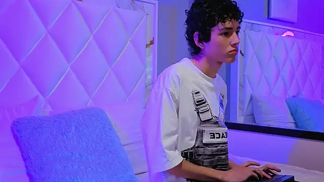 Luca Moon  online show from 02-06-26, 11:57