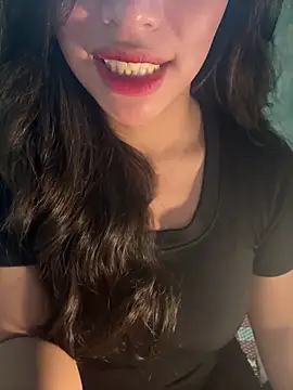 QuynhAnh 2k1 online show from 02-05-26, 09:47