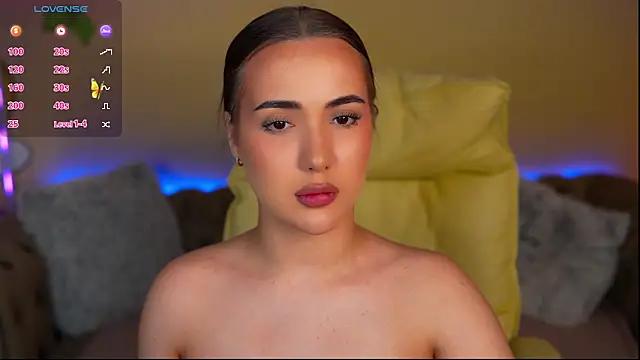OliviaMoore  online show from 06-17-26, 06:05
