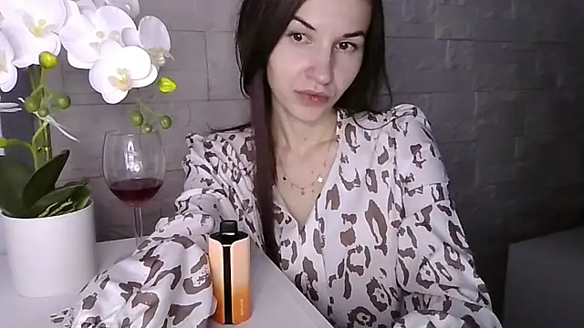 Snapshot of JuliaLovely chatting on 03-27-26, 04:51 JuliaLovely online show from 03-27-26, 04:51