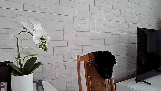 JuliaLovely online show from 06-16-26, 02:09