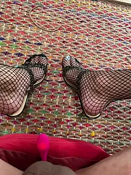 Snapshot of VelvetFeetXoXo chatting on 02-19-26, 10:28 VelvetFeetXoXo online show from 02-19-26, 10:28