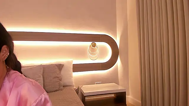 Snapshot of Violeta_sum chatting on 03-18-26, 12:19 Violeta sum online show from 03-18-26, 12:19