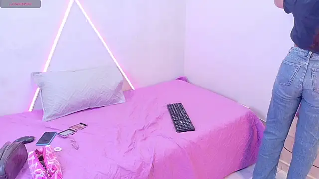 LeaneRous online show from 02-04-26, 12:22