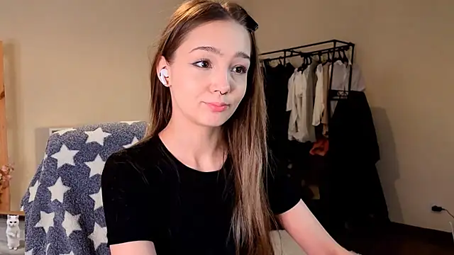 Snapshot of HoneyComfy chatting on 04-13-26, 02:33 HoneyComfy online show from 04-13-26, 02:33