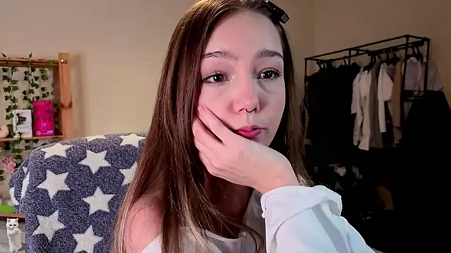 Snapshot of HoneyComfy chatting on 04-14-26, 02:23 HoneyComfy online show from 04-14-26, 02:23