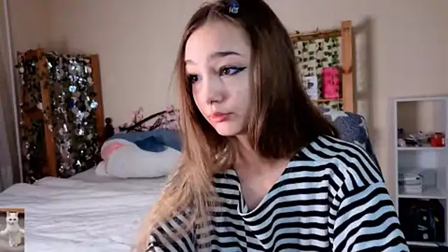 Snapshot of HoneyComfy chatting on 04-23-26, 02:19 HoneyComfy online show from 04-23-26, 02:19