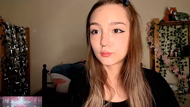 Snapshot of HoneyComfy chatting on 05-11-26, 02:12 HoneyComfy online show from 05-11-26, 02:12