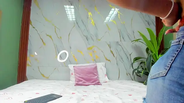 Amanda Rossi online show from 03-17-26, 08:12