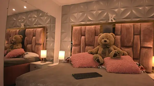 Paris Velvet online show from 02-06-26, 10:57