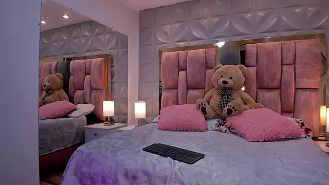 Paris Velvet online show from 03-03-26, 10:59