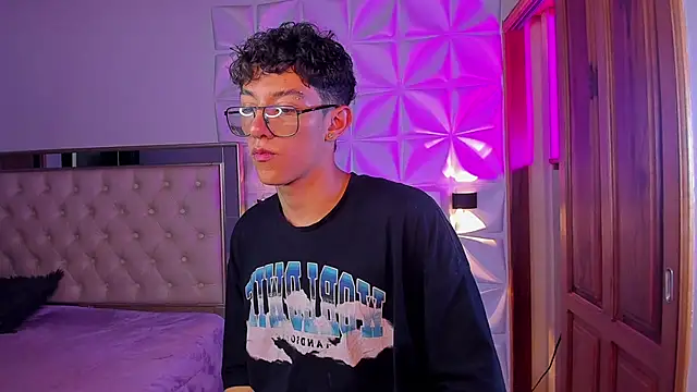 Christopher Hunter online show from 03-21-26, 04:06