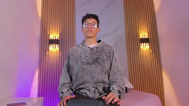 Christopher Hunter online show from 03-28-26, 04:01