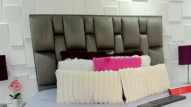 AndreaRusseau online show from 02-04-26, 06:47