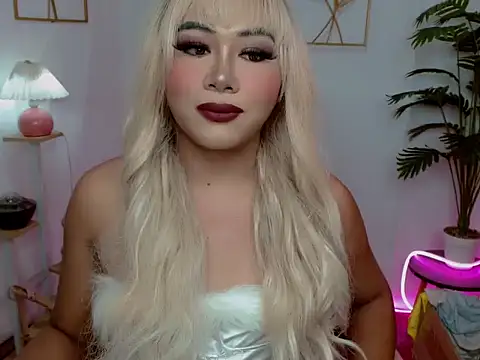 Serenity Mooree online show from 03-27-26, 12:27