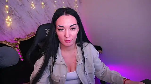 Effie luvv online show from 02-06-26, 07:45