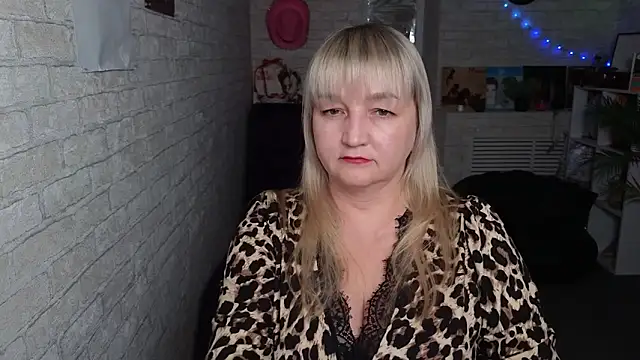 Lily Luxee online show from 02-10-26, 02:43