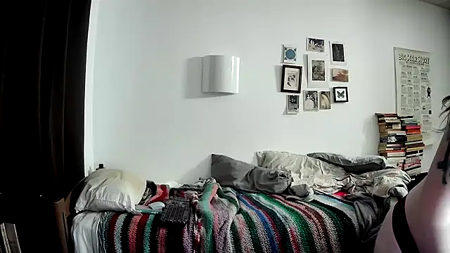 Snapshot of lucielark chatting on 02-04-25, 07:40 lucielark online show from 02-04-25, 07:40