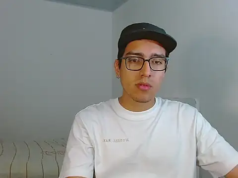 Snapshot of NickFin chatting on 07-07-26, 02:25 NickFin online show from 07-07-26, 02:25