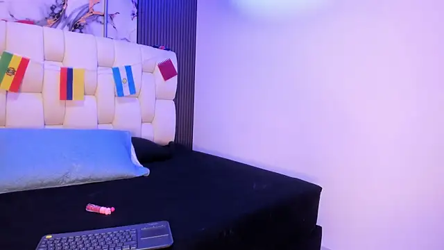 sophiaa10 online show from 06-19-26, 07:28