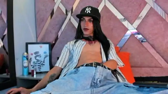 MeghanQueen   online show from 05-11-26, 03:56