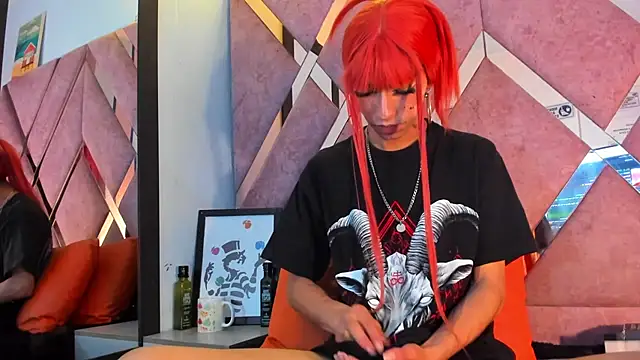 MeghanQueen   online show from 05-12-26, 05:37