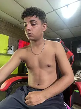 Snapshot of Aron2028 chatting on 01-31-26, 08:29 Aron2028 online show from 01-31-26, 08:29