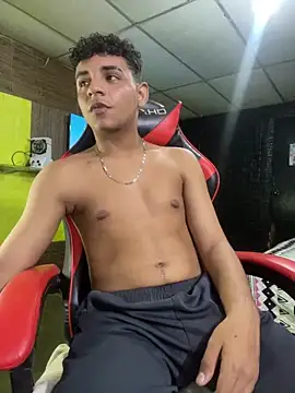 Snapshot of Aron2028 chatting on 02-02-26, 09:24 Aron2028 online show from 02-02-26, 09:24