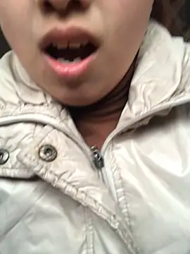 Snapshot of honeyyy110 chatting on 03-08-26, 06:28 honeyyy110 online show from 03-08-26, 06:28