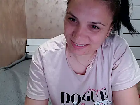 LorraGrey online show from 05-03-26, 08:04