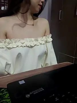 Snapshot of NinaKey chatting on 04-14-26, 08:09 NinaKey online show from 04-14-26, 08:09