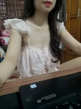 Snapshot of NinaKey chatting on 04-25-26, 04:48 NinaKey online show from 04-25-26, 04:48