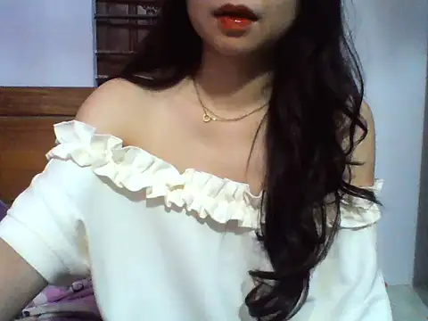 Snapshot of NinaKey chatting on 05-06-26, 08:30 NinaKey online show from 05-06-26, 08:30