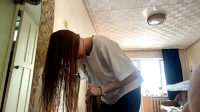 Evahowareyou online show from 02-06-26, 04:17