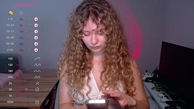 Snapshot of Milounee chatting on 06-14-26, 07:43 Milounee online show from 06-14-26, 07:43