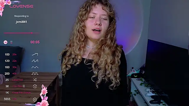 Snapshot of Milounee chatting on 06-30-26, 09:10 Milounee online show from 06-30-26, 09:10