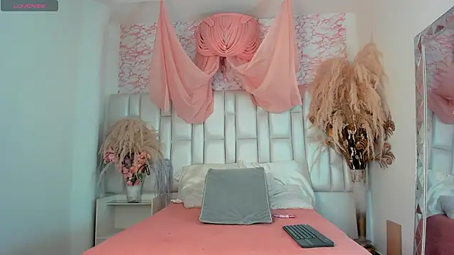 Snapshot of AlisHoward chatting on 03-18-26, 08:01 AlisHoward online show from 03-18-26, 08:01