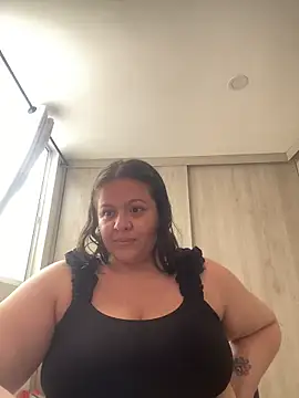 Snapshot of Martinna-28 chatting on 04-21-26, 05:17 Martinna-28 online show from 04-21-26, 05:17